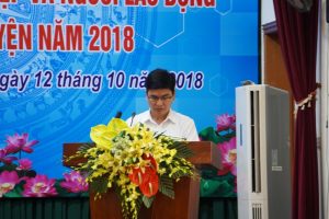 Đồng chí Nguyễn Tuấn Thịnh, Phó chủ tịch UBND huyện Thường Tín báo cáo kết quả thực hiện các nhiệm vụ kinh tế - xã hội 9 tháng đầu năm 2018